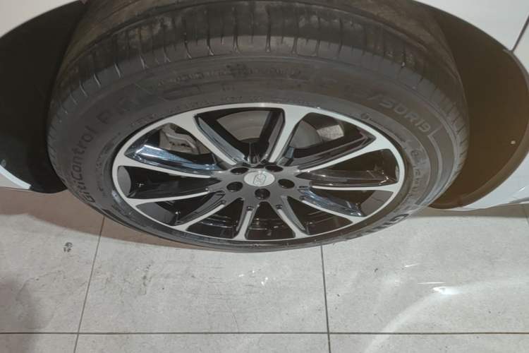 Used Hima Luxeed S7 2024 Max Rear-Drive Long-Range Intelligent Driving Version Right Rear Wheel Hub