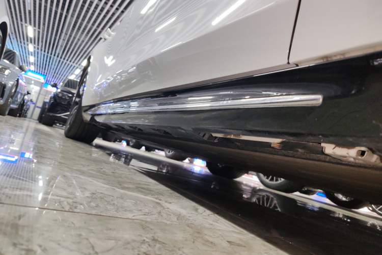 Used Hima Luxeed S7 2024 Max Right Side Sill