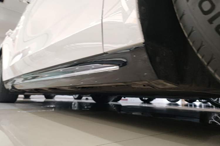 Used Hima Luxeed S7 2024 Max Right Side Sill