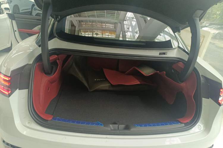 Used Hima Luxeed S7 2024 Max Trunk