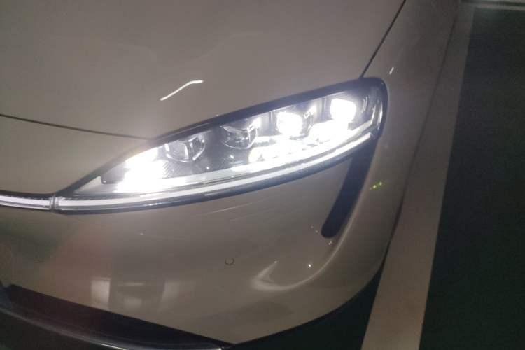 Used Hima Luxeed S7 2024 Max Rear-Drive Long-Range Intelligent Driving Version Left Front Headlight
