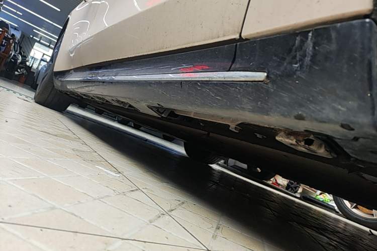 Used Hima Luxeed S7 2024 Max Right Side Sill