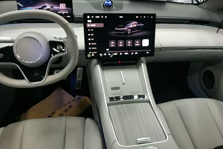 Used Hima Luxeed S7 2025 855 km Max Audio And AC Panel