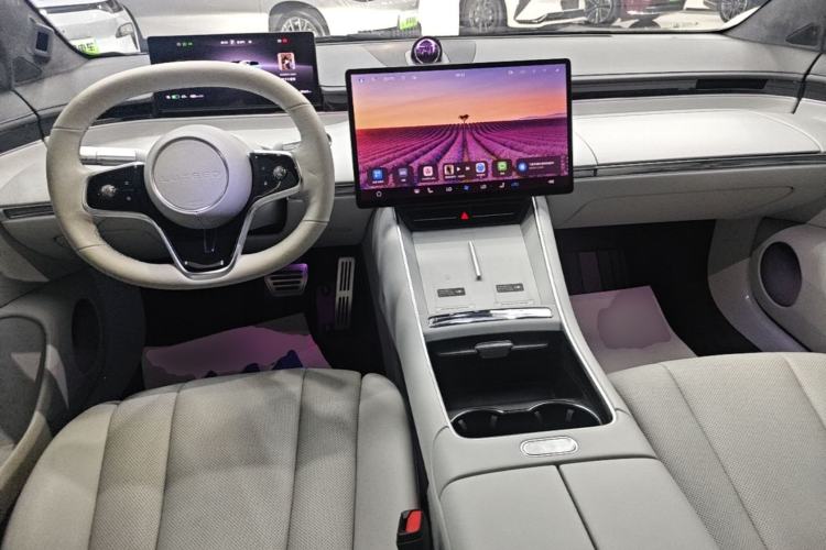 Used Hima Luxeed S7 2025 855 km Max Center Console