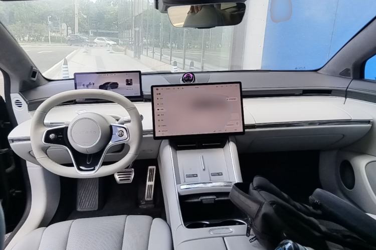 Used Hima Luxeed S7 2025 855 km Max Center Console