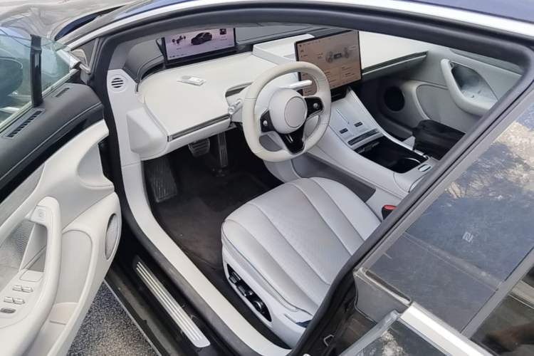 Used Hima Luxeed S7 2025 855 km Max Driver Seat