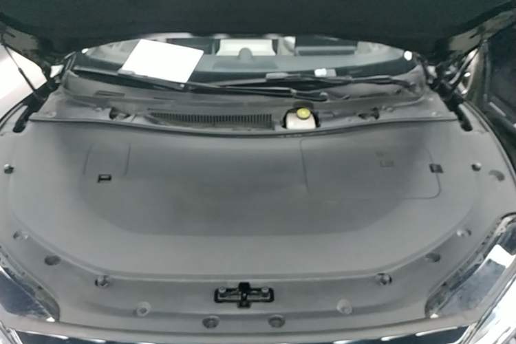 Used Hima Luxeed S7 2025 855 km Max Engine Bay