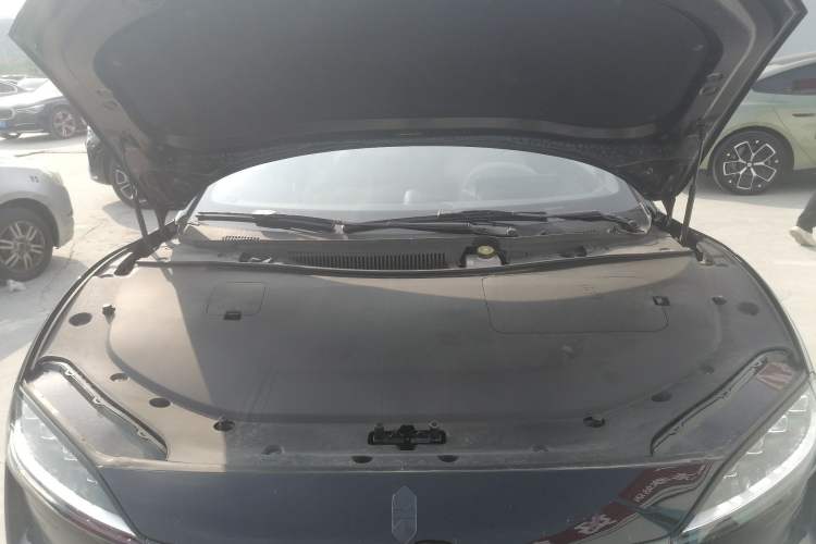 Used Hima Luxeed S7 2025 855 km Max Engine Bay