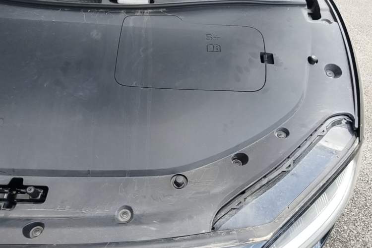 Used Hima Luxeed S7 2025 855 km Max Engine Bay Left
