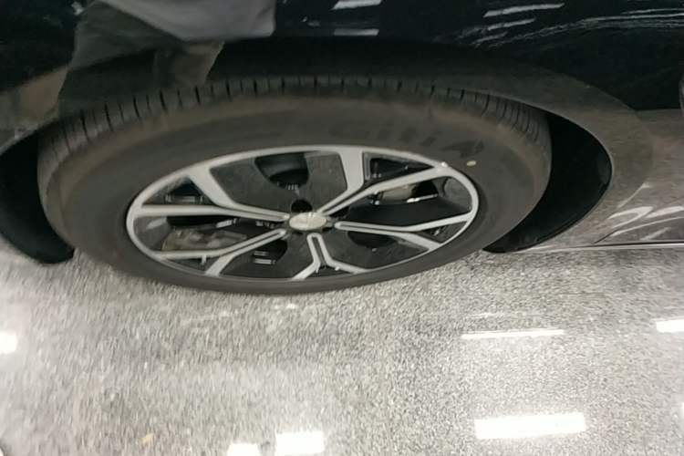 Used Hima Luxeed S7 2025 855 km Max Exterior 4