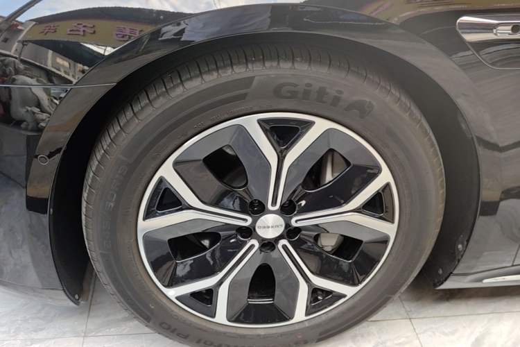 Used Hima Luxeed S7 2025 855 km Max Exterior 4