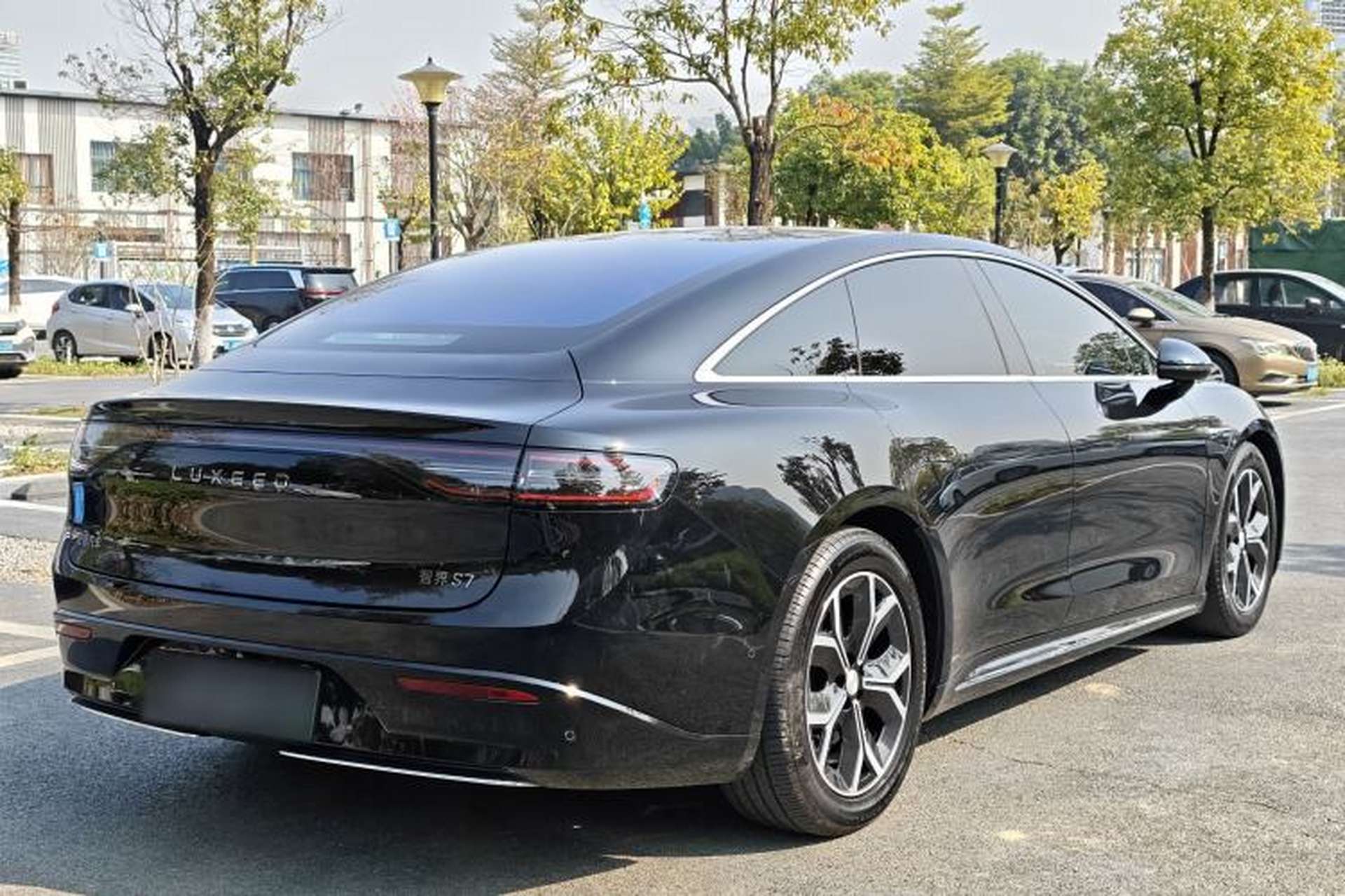 Used Hima Luxeed S7 2025 855 km Max Exterior 7