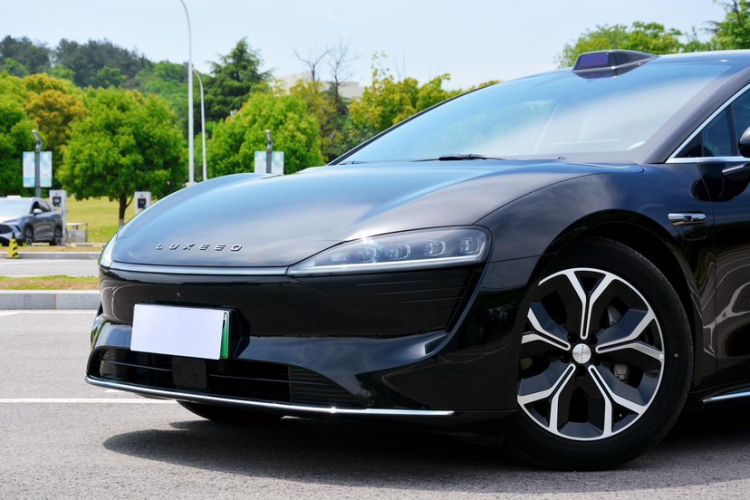 Used Hima Luxeed S7 2025 855 km Max Exterior 8