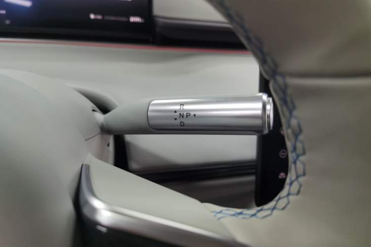Used Hima Luxeed S7 2025 703km Ultra Sport Edition Gear Lever