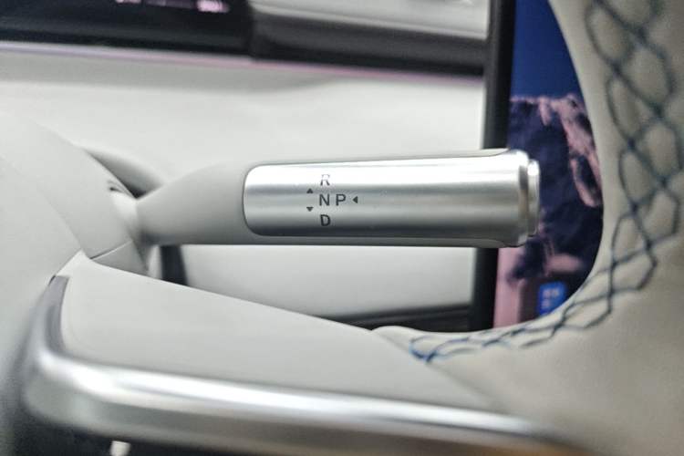 Used Hima Luxeed S7 2025 855 km Max Gear Lever