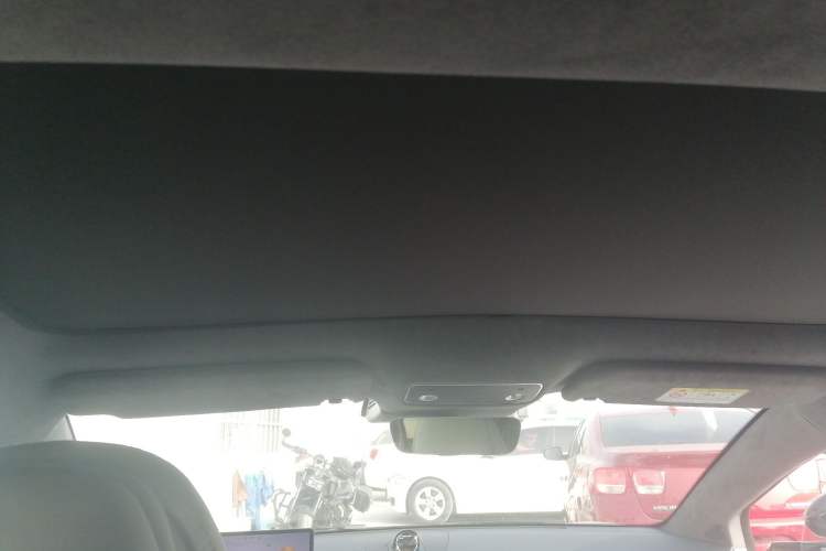 Used Hima Luxeed S7 2025 855 km Max Headliner
