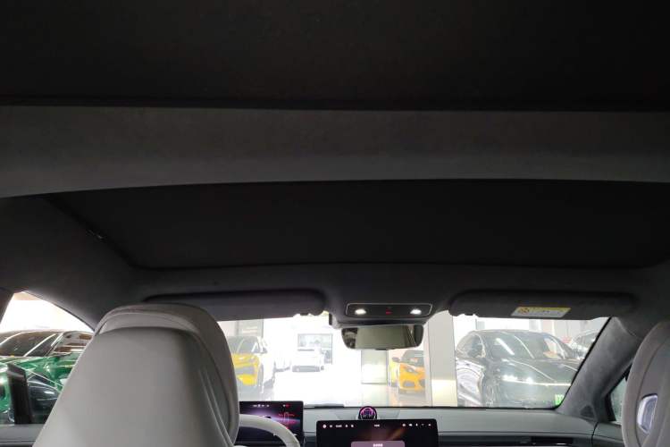 Used Hima Luxeed S7 2025 785 km Ultra Headliner