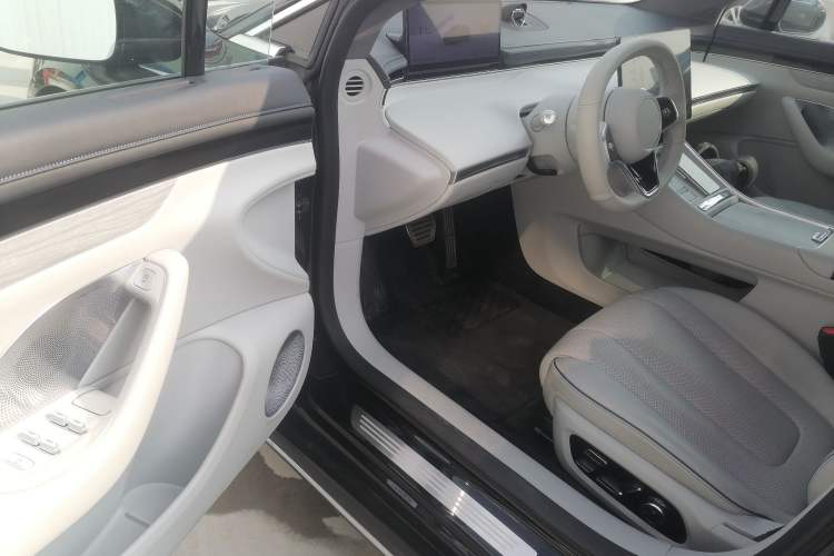 Used Hima Luxeed S7 2025 855 km Max Interior 3