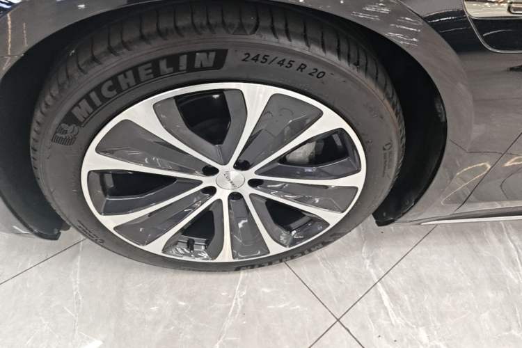 Used Hima Luxeed S7 2025 855 km Max Left Front Wheel Hub