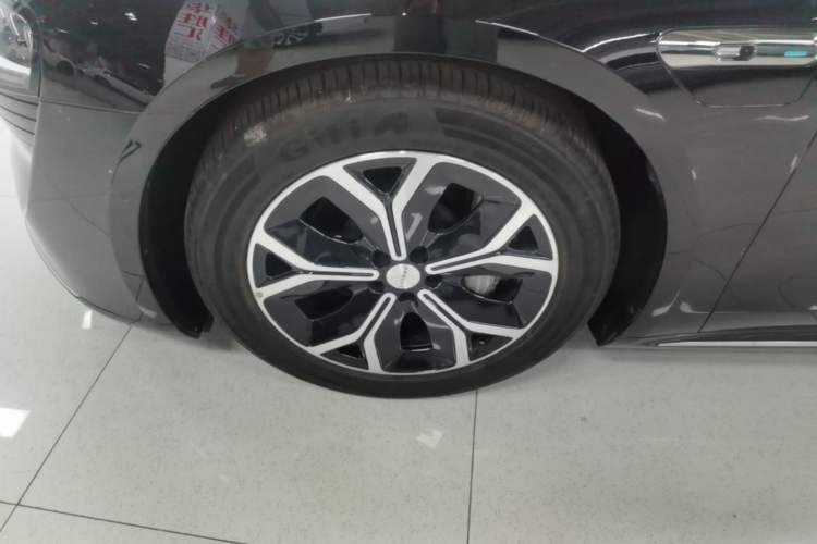 Used Hima Luxeed S7 2025 855 km Max Left Front Wheel Hub
