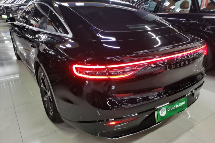 Used Hima Luxeed S7 2025 855 km Max Rear Left 45 Deg