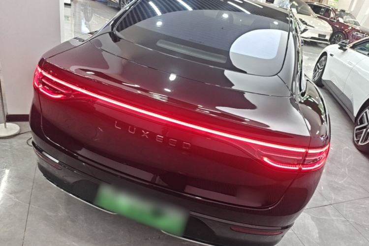 Used Hima Luxeed S7 2025 855 km Max Rear Right 45 Deg