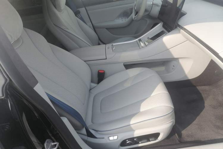 Used Hima Luxeed S7 2025 855 km Max Right Front Seat