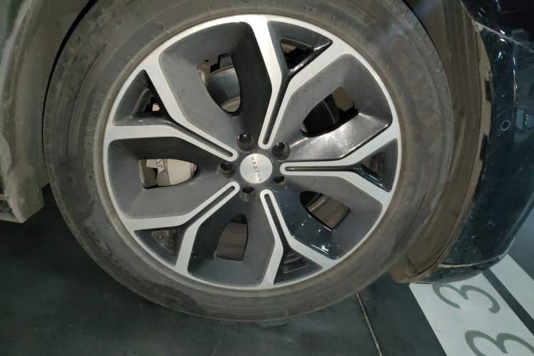 Used Hima Luxeed S7 2025 855 km Max Right Front Wheel Hub