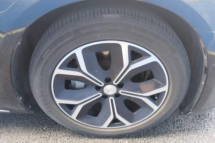 Used Hima Luxeed S7 2025 855 km Max Right Front Wheel Hub