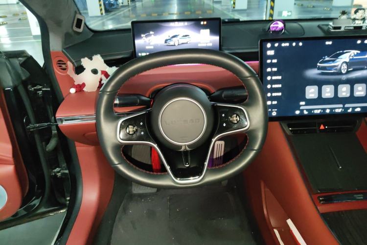 Used Hima Luxeed S7 2025 855 km Max Steering Wheel