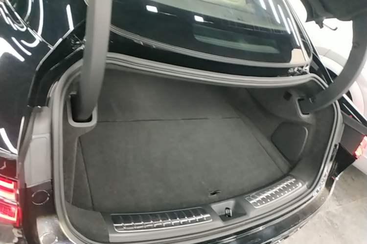 Used Hima Luxeed S7 2025 855 km Max Trunk