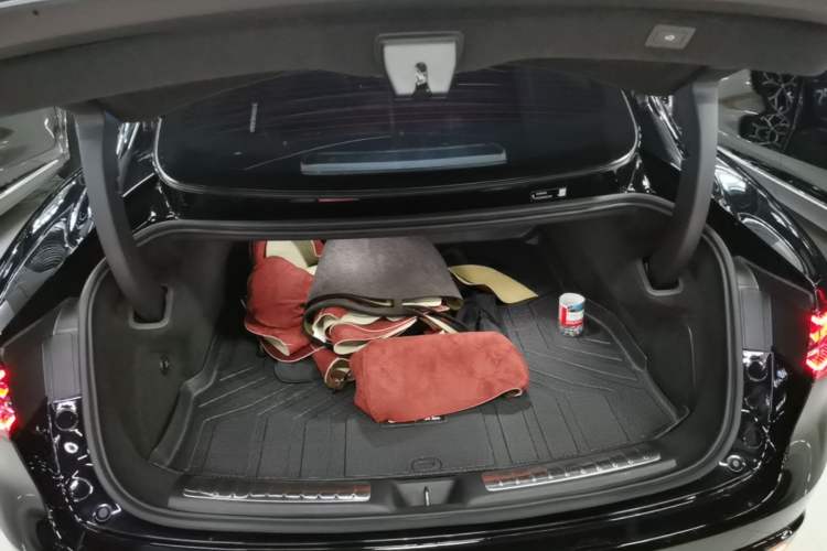 Used Hima Luxeed S7 2025 855 km Max Trunk