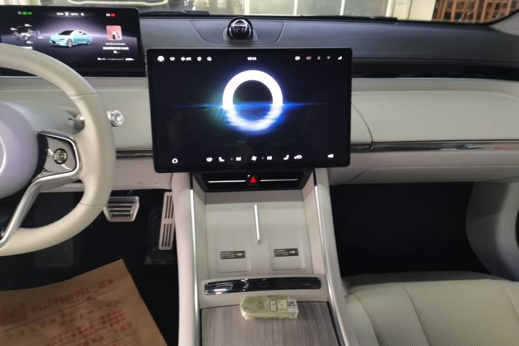 Used Hima Luxeed S7 2025 785 km Ultra Audio And AC Panel