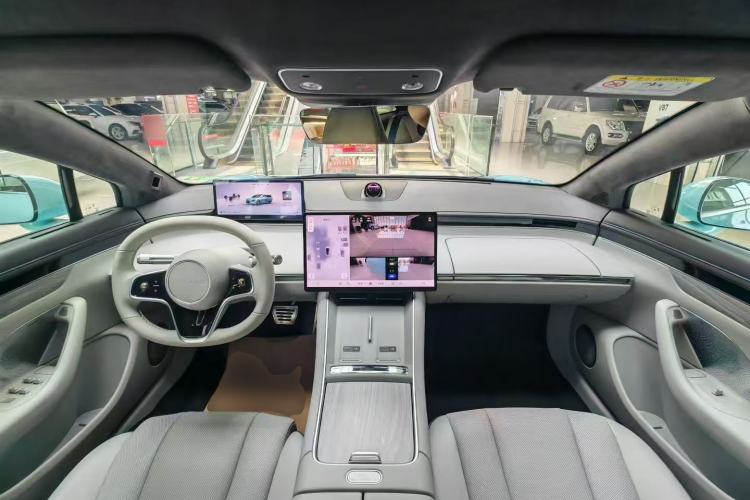 Used Hima Luxeed S7 2025 785 km Ultra Center Console