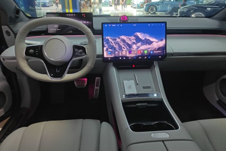 Used Hima Luxeed S7 2025 855 km Max Center Console