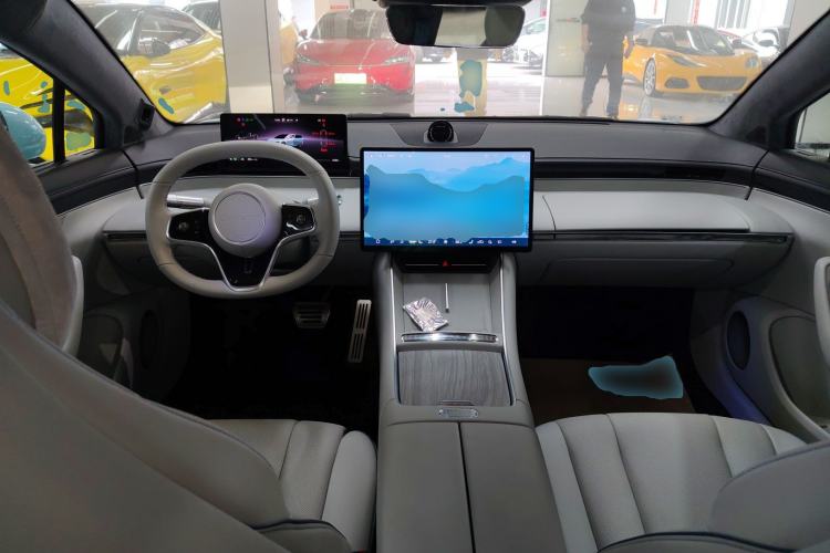 Used Hima Luxeed S7 2025 785 km Ultra Center Console
