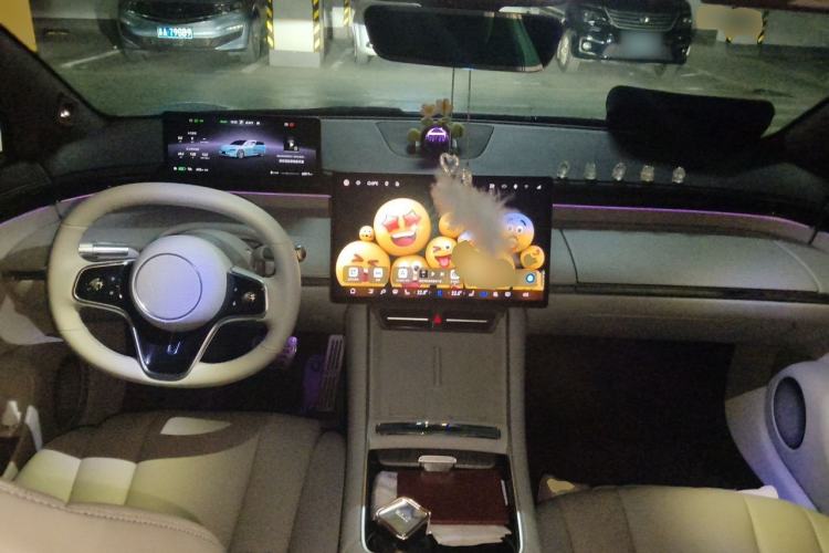 Used Hima Luxeed S7 2025 705 km Max Center Console
