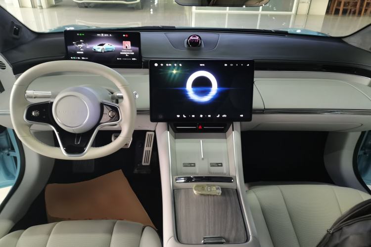 Used Hima Luxeed S7 2025 785 km Ultra Center Console