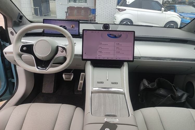 Used Hima Luxeed S7 2025 855 km Max Center Console