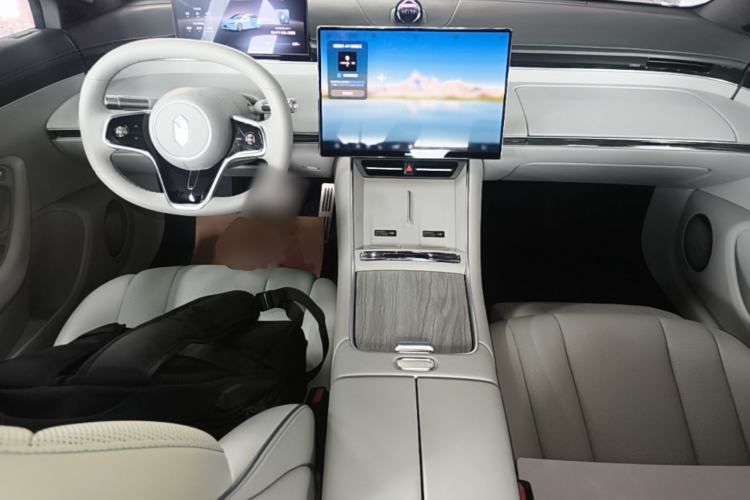 Used Hima Luxeed S7 2025 855 km Max Center Console