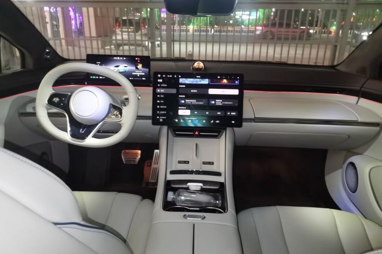 Used Hima Luxeed S7 2025 705 km Max Center Console