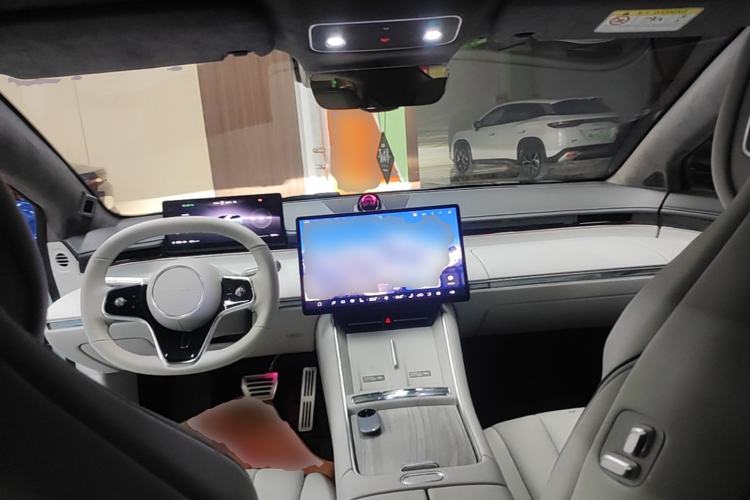 Used Hima Luxeed S7 2025 785 km Ultra Center Console