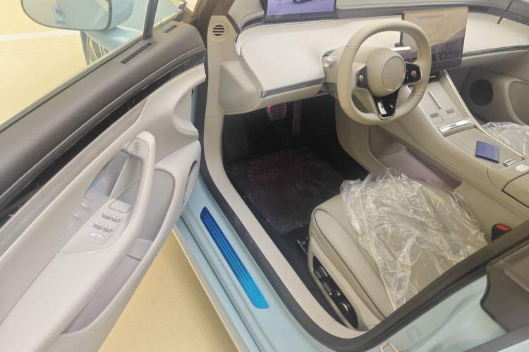 Used Hima Luxeed S7 2025 705 km Max Driver Seat