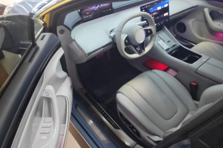 Used Hima Luxeed S7 2025 855 km Max Driver Seat
