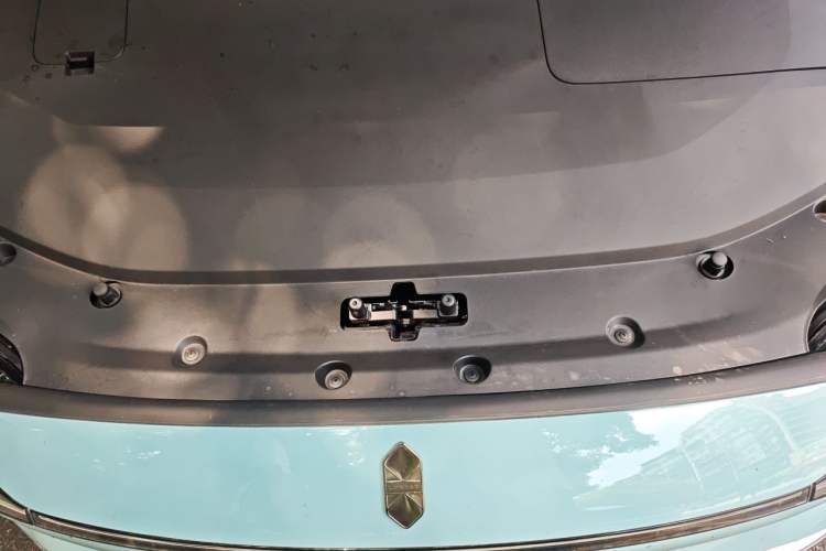 Used Hima Luxeed S7 2025 705 km Max Engine Bay