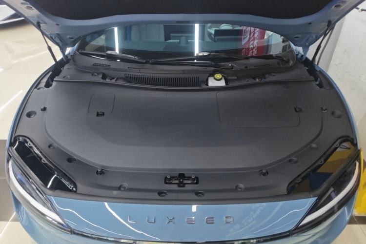 Used Hima Luxeed S7 2025 855 km Max Engine Bay