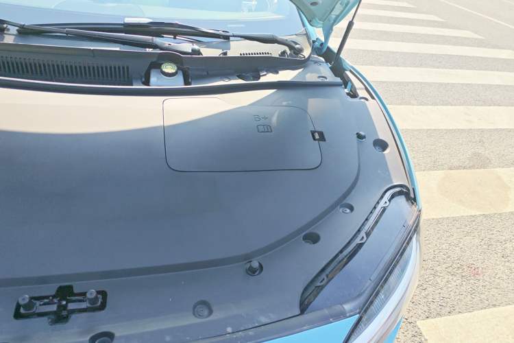 Used Hima Luxeed S7 2025 705 km Max Engine Bay Left