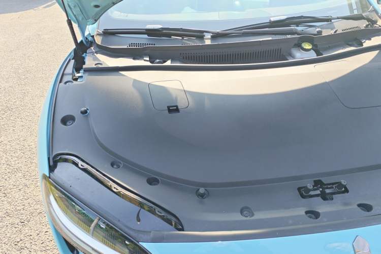 Used Hima Luxeed S7 2025 705 km Max Engine Bay Right