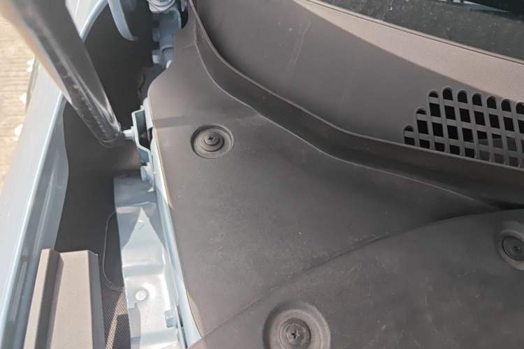 Used Hima Luxeed S7 2025 705 km Pro Engine Bay Right