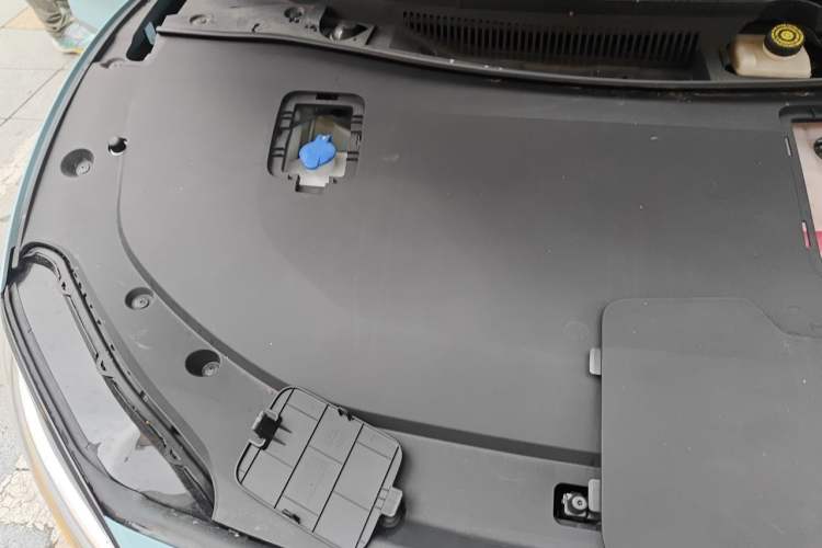 Used Hima Luxeed S7 2025 705 km Max Engine Bay Right
